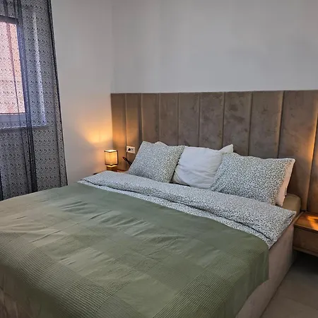 Apartement More Vir *